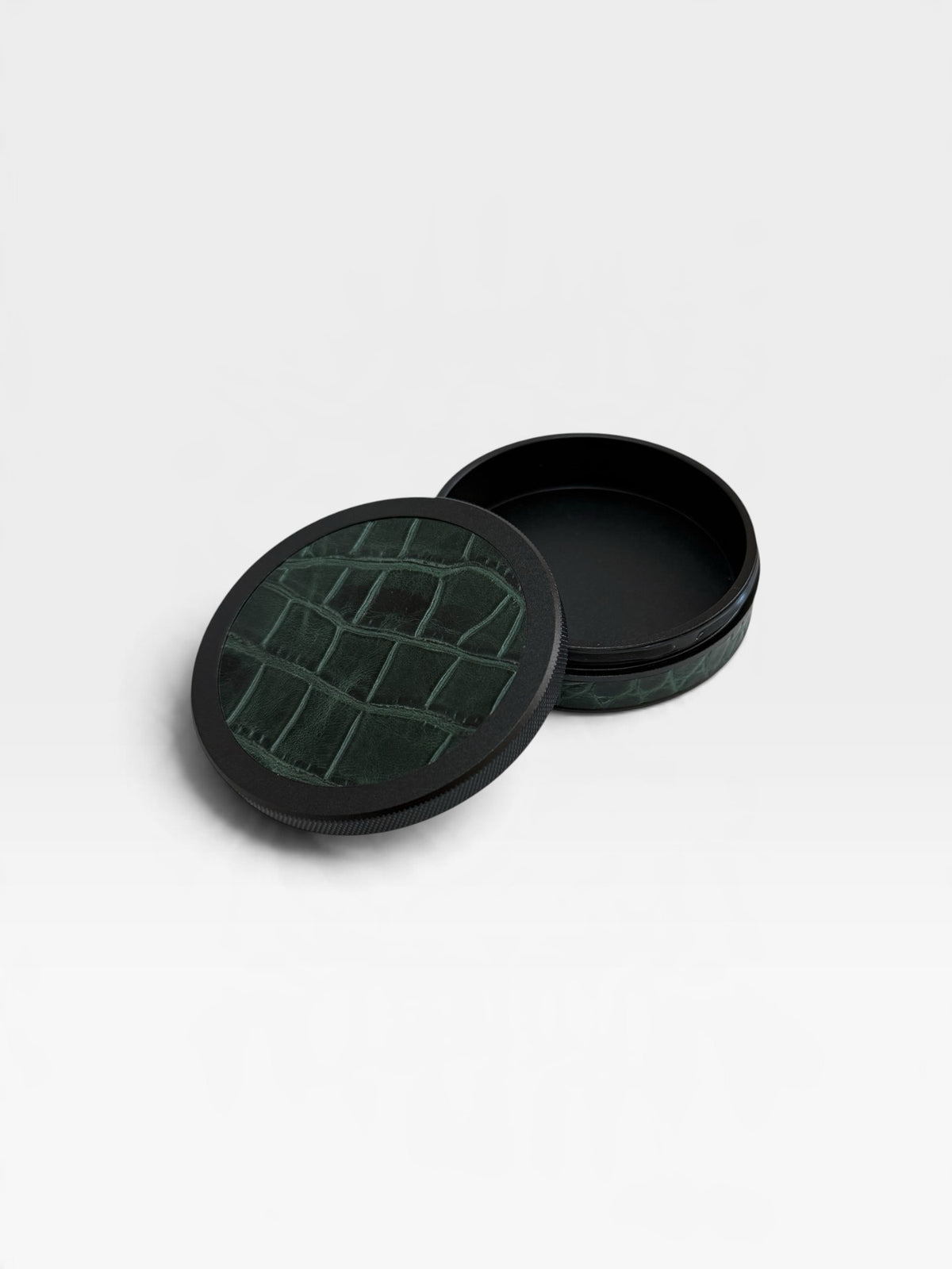 Black on Green Embossed Croc Leather Ruk Slim Can