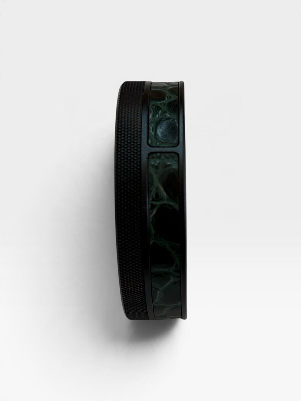 Black on Green Embossed Croc Leather Ruk Slim Can