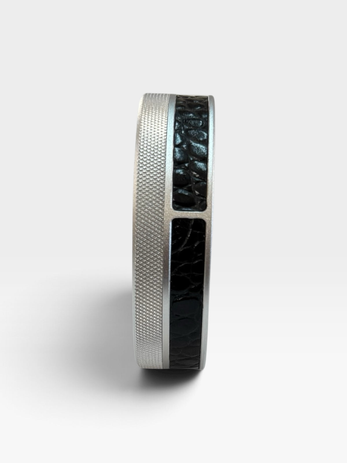 Silver on Black Embossed Croc Leather Ruk Slim Can