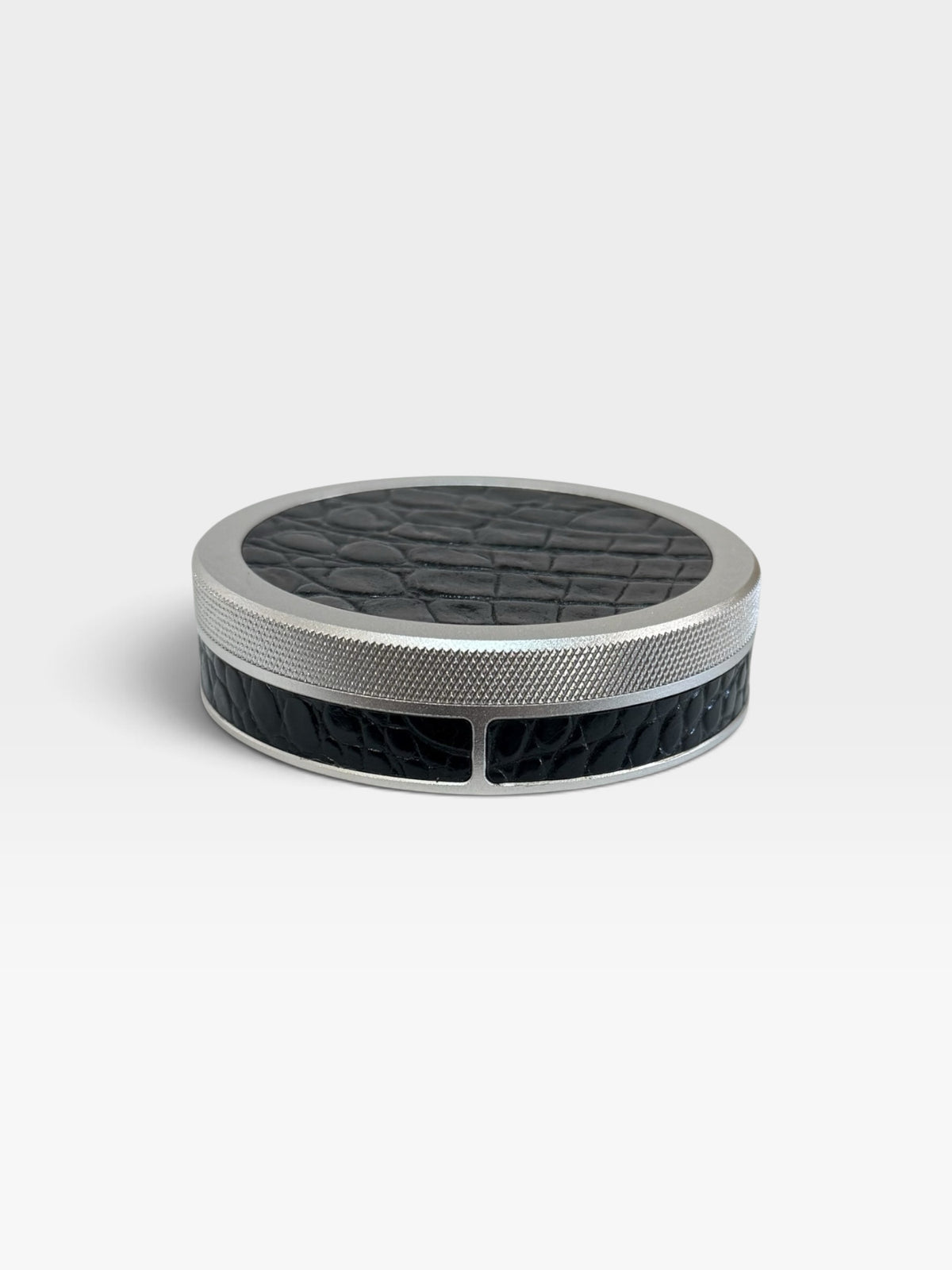 Silver on Black Embossed Croc Leather Ruk Slim Can