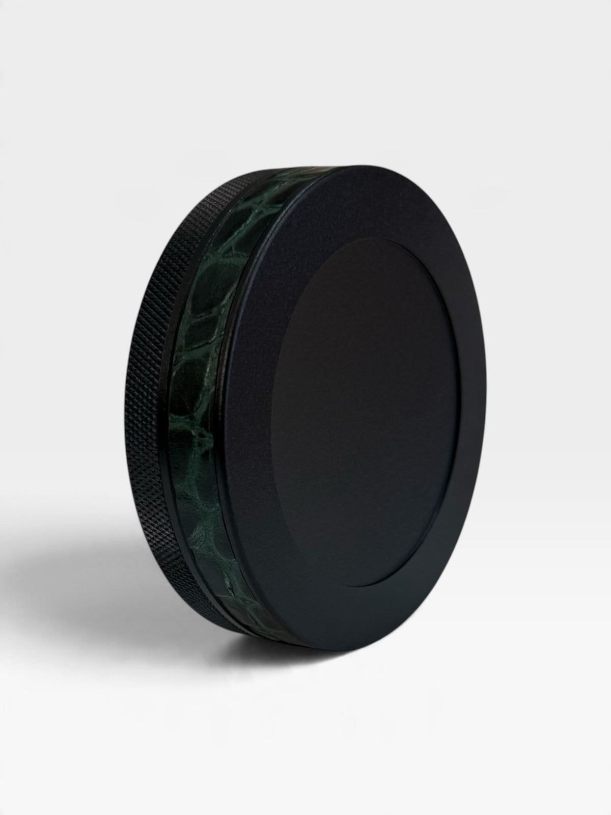 Black on Green Embossed Croc Leather Ruk Slim Can