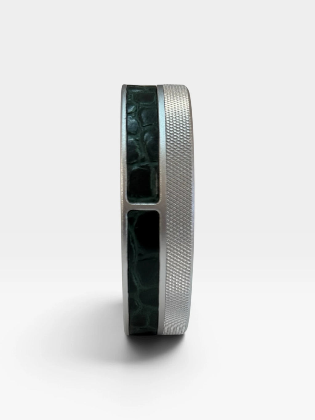 Side view of the silver Ruk Slim Can with green croc-embossed genuine leather.
